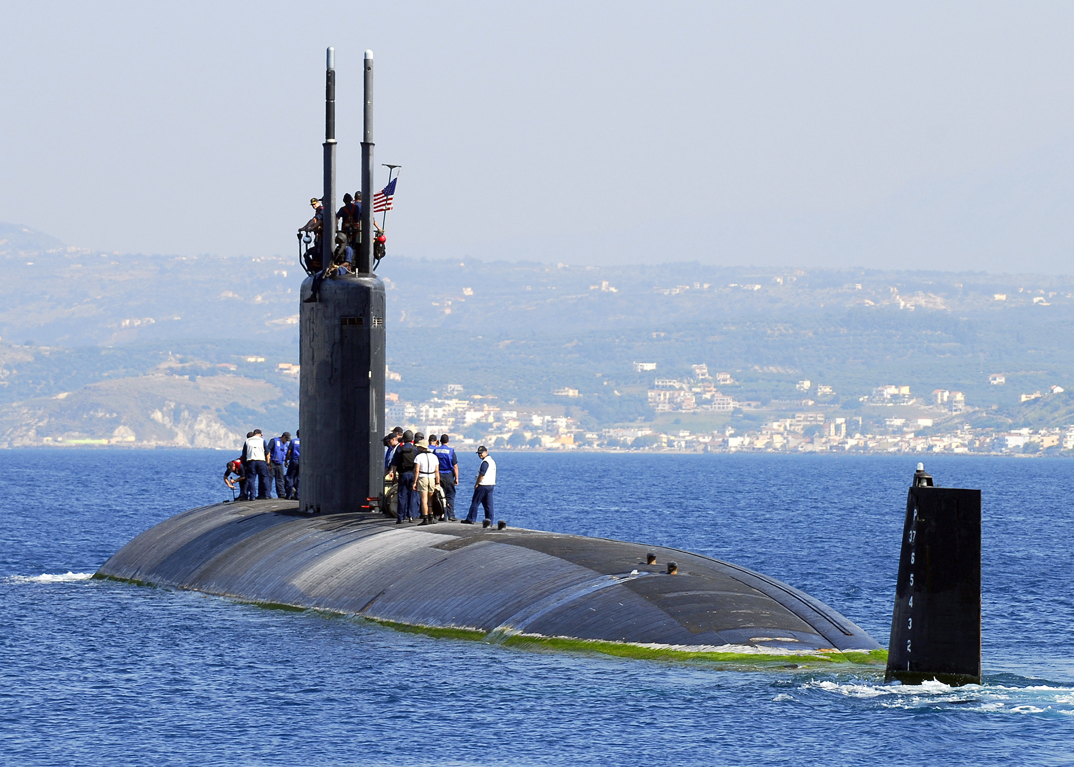 -0780F-004_Los_Angeles-class_fast-attack_submarine_USS_Scranton_(SSN_756)_departs_Souda_harbor_following_a_routine_port_visit_to_Greece's_largest_island.jpg